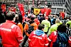 Delegatene som skulle inn på landsmøtet kunne ikke unngå å legge merke til demonstrantene som krever nye oljefelter for å videreutvikle og sikre arbeidsplassene.