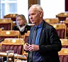 Per Olaf Lundteigen forteller at Sp vil fase ut særaldersgrensene med unntak for yrker som er helt avhengige av fysisk styrke i arbeidshverdagen. Partiet er likevel kritisk til prosessen regjeringen nå har satt i gang.