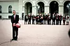 Jens Stoltenberg takker for seg på slottsplassen.