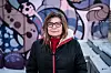 Inger Lybekk opplever at deltakerne lærer å bruke stemmen sin på treffene. – Mange av dem har ikke snakka noe særlig før de kommer hit, sier vernepleieren.