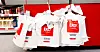 «Søndagsåpent Family Store» er teksten på plastposene til kjeden.