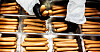 Det blir pølser til grillen i juni også. Kjøttarbeiderens sentrale lønnsoppgjør kom i havn med et nødskrik.