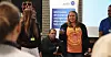 Kine Reinholt under åpningsseansen der deltagerne på jentekonferansen skal bli litt bedre kjent med hverandre. Bak, Espen Andersen fra EL og IT i distriktet/LOK'en.