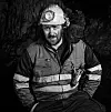 Navn: Tobias Utigard  Alder: 36 år Vokst opp: Sunndal kommune Arbeidsoppgaver i gruva: Gruvearbeider  Hvorfor jeg kom til gruvene: Ville oppleve Svalbard, og prøve noe helt annet i jobbsammenheng. Hva jeg skal gjøre nå: Se hva fremtiden bringer.