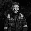 Navn: Birger Olav Guttormsen Alder: 61 år Vokst opp: I Dyrøy kommune i Troms Arbeidsoppgaver i gruva: Elektriker Hvorfor jeg kom til gruvene: Var FN-soldat i Libanon i over 40 varmegrader og ville søke meg til et sted det aldri kunne bli så varmt.  Hva jeg skal gjøre nå: Bli pensjonist med hobbyprosjekter i Steinkjer. {q}