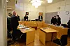 HEVET: Retten ble hevet i Asker og Bærum tingrett på ettermiddagen 26. januar, med anslag om dom innen 14 dager. Det anslaget greide tingrettsdommer Nils Ole Bay (midten foran), meddommer Adolf Larsen (foran t.v.) og meddommer Stuart James Taylor (foran t.h.) å holde seg innenfor.