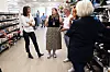 Mandag besøkte Brenna (t.v.) ansatte på Selfmade i Oslo.