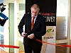 KLIPPER SNORA: Skatt øst, Arbeidstilsynet, NAV-kontroll, Kemneren i Oslo og Oslo politidistrikt åpner sitt samlokaliserte senter i Oslo, Tolletaten deltar også i samarbeidet. Arbeids- og sosialminister Robert Eriksson klipper i gang den offisielle åpningen.