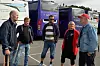 FULLERE BUSSER: Finn Arne Solberg (lengst til høyre) mener Aps forslag kan bedre busstilbudet i Østfold. NJF besøkte Sarpsborg under valgkampen 2013. Fra venstre Terje Wold, Kjell Atle Brunborg, plasstillitsvalgt i Nettbuss Fredrikstad, Christer Glückstad, og Jane Brekkhus Sæthre.