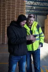 FIKK NSF-HJELP: Matrosen, som er medlem, fikk hjelp av Norsk Sjømannsforbund. Her er det inspektør Erlend Hanssen som møter Wojtera.
