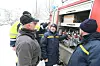 Brannsjef Igor Karelin fra Dnipro og organisator Odd Steinar Rønne (t.v.) peker og forklarer.