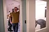 FULL GASS: I det et av sønnene kommer hjem er Marie i gang med en litt sein middag. – Jeg tror ikke han vil være med på bildet, smiler Mads.