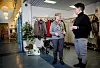 SMÅ GREP: Sigrid Aketun og Jennie Rönnqvist er enige i at det er mulig å gjøre de fleste dagsentra mer demensvennlige med små, viktige endringer.