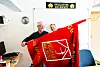 HOCKEYFEBER: Skellefetå AIK kom helt til finalen i årets svenske hockemesterskap, og hele byen vare kledt i gult og svart under Magasinets besøk. (Så nevner vi ikke at det ble tap for Växsjö i fem kamper.)  Mikael Pettersson i Byggnads til høyre.