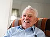 HUMØRFYLT: Odd Asbjørn Bergsvik har søkt om sykehjemsplass to ganger, men 95-åringen har fått avslag begge ganger.