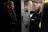 VAKTSKIFTE: Ved overlevering av tog blir viktig informasjon som blant annet eventuelle feil og mangler på toget gjennomgått. Her blir Ingrid Amalie Øygard (t.h.) avløst av Turid Eter.