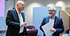 POSTPRAT FØR HØRING: Øystein Langholm Hansen (Ap) og forbundsleder Odd Christian Øverland rakk en postprat før høringen om nye tjenester i Posten startet.