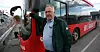 FARLIG HJØRNE: Dette hjørnet på bussen gir veldig lite beskyttelse for bussjåfør Johnny Johnsen og hans kollegaer. Fra neste sommer skal han kjøre bussene til selskapet som hadde dårligst skår på sikkerhet i anbudskonkurransen i Nedre Glomma.