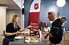 FRELSESARMEEN: Aleksandra er overalt, også når det trengs å dele ut en næringsrik porsjon mat fra lokalene på Majorstuen i Oslo.