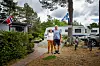 FERIEPARADISET: Campingvogna er et ankerfeste for Mette og Ove Ølmheim. Nå får han hjemmetjeneste fra Hvaler kommune i «vogna».