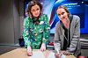 Barbro Auestad fra IE&FLT (t.v.) og forhandlingsleder Linn Catrine Sjølund fra Norsk Industri signerer enighetsprotokollen natt til 16.mai.