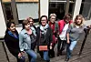 TAPER LØNN: Hjelpepleierne Marie Simonsen, Audhild Romuld Thoresen, Edel Breivik, Sathya Sriskandarajah og Sylvia Waal og sykepleier Rosel Kyrrø forteller om hvordan de taper økonomisk etter å ha fått privat arbeidsgiver. De jobber på Rødtvet sykehjem som drives av det kommersielle omsorgsselskapet Attendo.