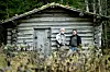 Tommy Söberg (til høyre)  sammen med Birger Nesholen. De treffes her på Finnetunet i Grue kommune på Finnskogen.