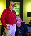 Steinar Elvis Lyshaug har Tender Loving Care for sin Turid. – Vi har Elvis-bilder i alle rom, bortsett fra soverommet. Der går jeg til sengs med Elvis sjøl, sier Turid og klarer ikke slutte å le.
