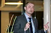 Arbeidsminister Robert Eriksson vil starte samtalene om ny, offentlig tjenestepensjon.