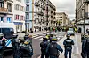 Dei gule vestane frontar mange saker. Her følger politet eit demonstrasjonstog mot klimaendringar, i Strasbourg 8. desember.