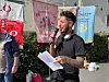 APPELL: Christian Nystad  Bergh holdt appell på vegne av de streiende i Global Connect, under fanemarkeringen i Oslo i dag..