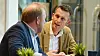 MØTE: Knut Kroepelin (t.h.), her i samtale med Jan Olav Andersen. (Arkivfoto)