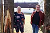 På eiendommen er det lekestue, trampoline, og fotballbane. Her skal Helen Johansen og Øyvind Dahl ta imot barn og foreldre på samvær.