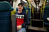 FORSINKET: Steve bruker toget til jobb. I rushtiden opplever han ofte at det er forsinket. Denne kvelden rakk han imidlertid det han skulle.