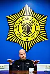 Thorir Ingvarsson er sjef for sosiale medier i Reykjavik-politiet på Island. Han er tidligare etterforskar. Offentleg sektor på Island har vore igjennom enorme kutt grunna finanskrisa. Samtidig som politiet har fått mykje meir å gjere grunna turistboomen og veksten i byggebransja, har dei fått kutt. Som mange andre på Island er han spent på den komande nye regjeringa og kva dei vil prioritere.
