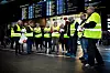 TRAPPAR OPP: Utover veka blir togstreiken trappa opp. Mandag kom representantar for Fellesforbundet og Transportarbeiderforbundet til Oslo S for å vise si støtte til dei streikande lokførarane.