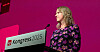 Førstesekretær Julie Lødrup presenterte forslaget om å utrede forbundendes kontingent til LO. Det ble vedtatt på kongressen fredag.