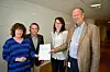 KRAVOVERLEVERING: Forbundssekretær og forhandlingsleder Reidunn Wahl og Esben Smistad fra IKT-bransjens Fagforening overleverte kravene til Telenor-overenskomsten til Linda Leiro Engseth, Abelia og Henrik Munthe, forhandlingsleder i NHO.