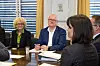 POSITIVT INNSTILT: Personaldirektør Gisle Norheim i staten (i midten) leder arbeidsgiversida.