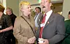 Yngve Hågensen tar imot daværende SV-leder Kristin Halvorsen på LO-kongressen i 2001..