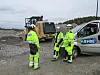 Norske underentreprenører: Hæhre er et av flere norske selskap som er underentreprenører for AGJV på Follobaneprosjektet. Her slår Helge Vrålstad (med ryggen til) og Frank Grønvold av en prat med Eirik W. Næss.