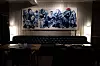 PERSONLIGHETER: Musikere som har besøkt og spilt på huset er hedret med eget kunstverk i inngangspartiet. Kunstnere: Torhild og Andreas Lian.