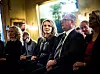 MINISTEREN BESTEMMER: Kulturminister Linda Hofstad Helleland (i midten) skal avgjøre om butikkene får holde åpent 2. pinsedag, som i år faller på 16. mai.