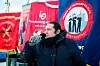 FANER: Der han trives kanskje aller best, på fanemarkering.