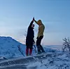 En high five i anlending prisen. Kjell-Ole Myrvoll og Randi Elisabeth Jenssen bruker naturen i jobben sin.