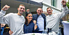 De kabinansatte i SAS feiret at streiken var over med hagefest. Fra venstre: Jonas Grundström, Manuela Johannesen, Jaroslaw Hania og Jan Roger Bøhn.