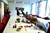 Styreleder i HLF, Svein Kjærnet er først ute til å hilse på Terje Skog og resten av delegasjonen til HMF/EL og IT Forbundet. Lengst t.h. Jan Aasarmoen og Markus Hansen.
