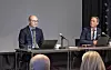 STEILE FRONTER: Kommunedirektør Tor-Einar Holvik Skinlo (t.v.) og ordfører Stig-Ove Ølmheim sitter ved siden av hverandre på kommunestyremøter, men vil helst bli kvitt hverandre.