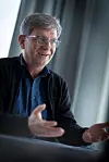 DU FORURENSER: – Vi har ikke lenger én stor forurenser. Det er alle de små mengdene med miljøgifter hver og en av oss slipper ut, som samlet er problemet, sier Jørgen Fidjeland, leder av Tønsberg renseanlegg.