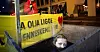 Oljebad og bannere under Extinction Rebellion-aksjonen utenfor LOs kontorer.